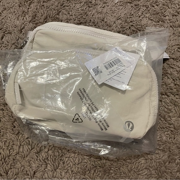 Lululemon Belt Bag - White Opal - Picture 4 of 4